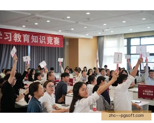 费利佩在成都蓉城前场撑起进攻屡次上演精彩倒钩破门